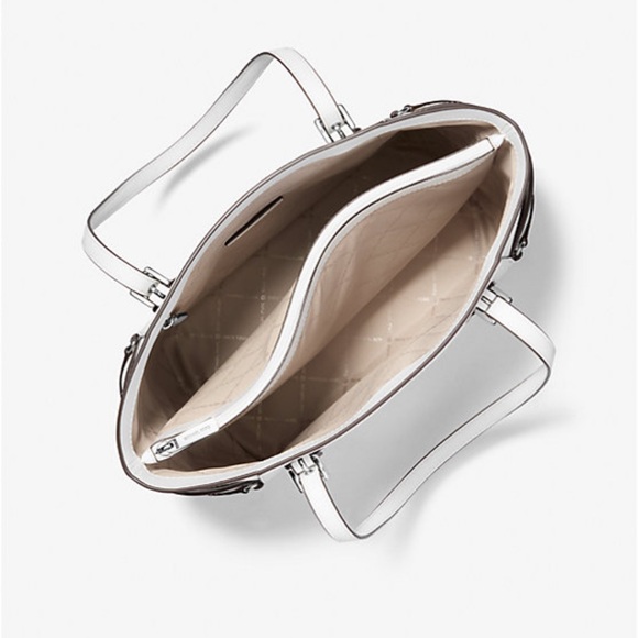 MICHAEL KORS Voyager Larg Saffiano Leather EW Tote Shoulder Bag
Optic White
NWT - Picture 4 of 16